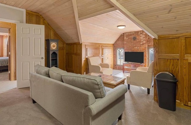 1st Capital Mansion -Daniel Boone Suite - 401