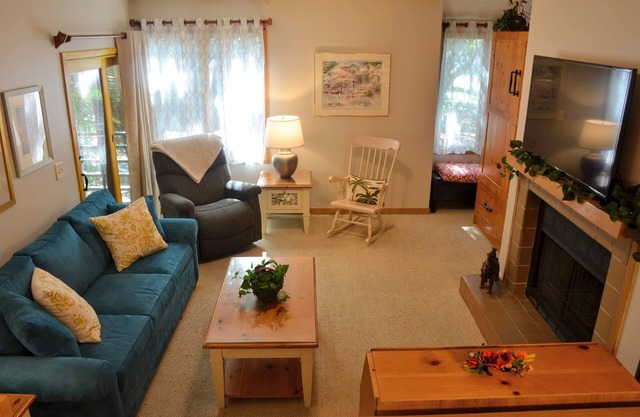 1st Floor 1 BR 1 BA Windswept Villa