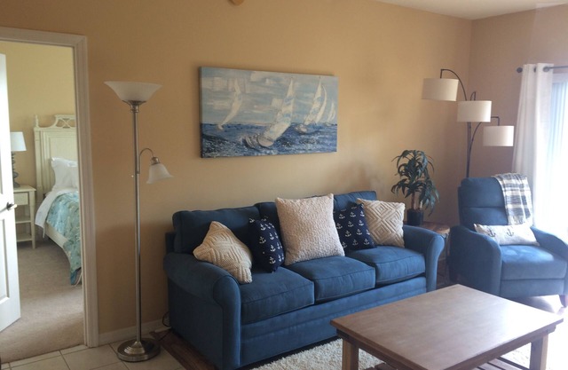 1st floor 2 BD, 2 BA CONDO, GARDENS AT BEACHWALK, 3 MI FROM FT MYERS BCH&SANIBEL