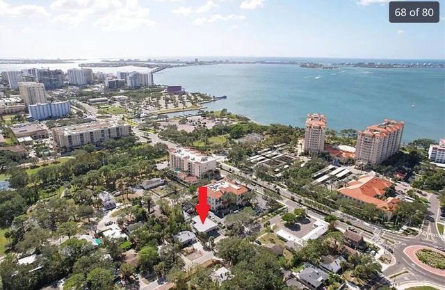 1st floor apt A. 1 mile from waterfront and downtown. Just 2 miles from beach!