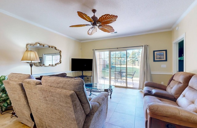 1st floor condo with pool, onsite golf & close to beach