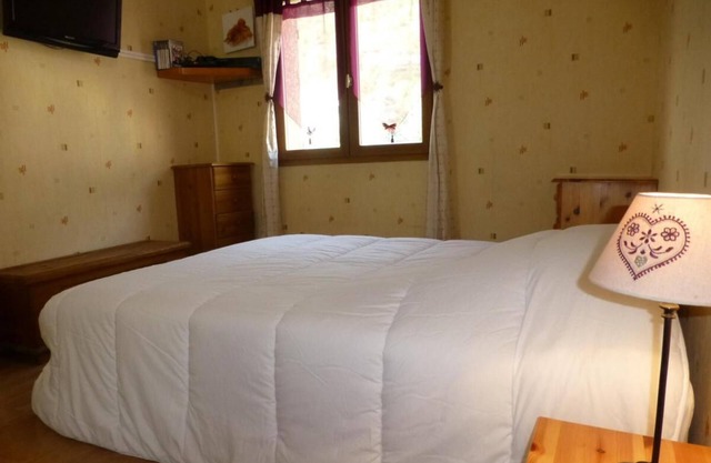 1st floor, view forest, balcony, parking, tv, ski locker, 68m², Brides Les Bains