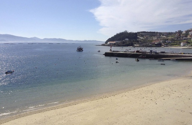 1st line of beach in Raxó 5 minutes from Sanxenxo