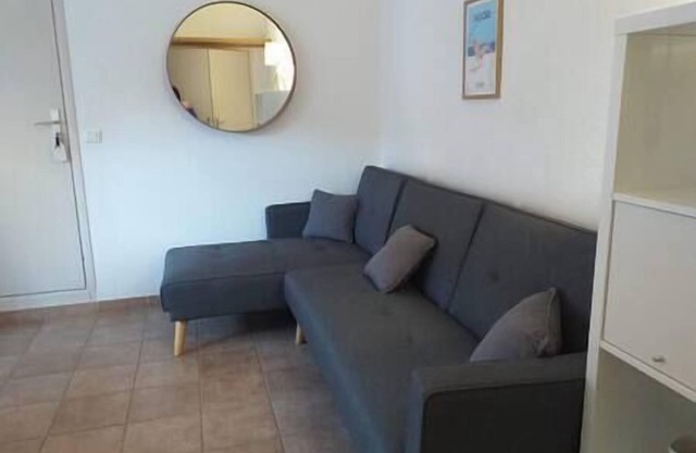 2 1-bedroom apartments 5 minutes' walk from the beach