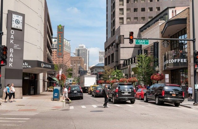 2/2 Apt in the City | Downtown Chicago