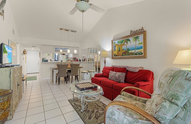 2/2 Condo in Bonita Springs! 2 Miles to the Beach!