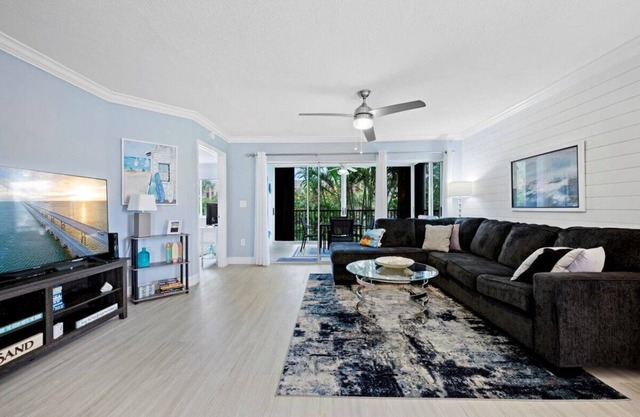 2/2 Condo Steps from the Beach