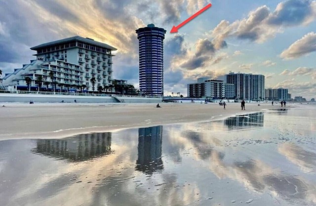 2/2 Condo on the Beach- 8th Floor