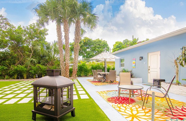 2/2 Juno House near Beach/Intracoastal bring Boat Large outdoor area. NPB Pool