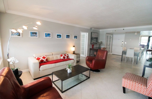 2/2 with Balcony, Direct Beach Access Resort Style Condo w/ 2 pools, jacuzzi