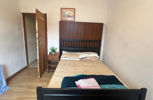2/3 bedroom ground floor flat in the centre of Slough close to rail/bus London