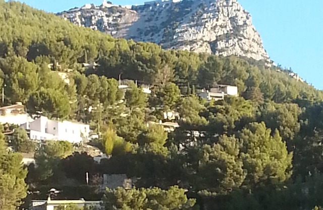 2-4 pers - (5 rooms - Between Toulon and Hyères - Free secure parking
