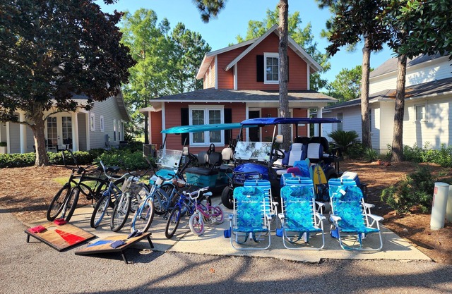 2 - 6 Seater Golf Carts, 5 Adult 2 Kid Bikes, 6 Beach Chairs, Picturesque Views!