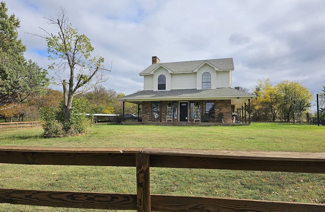 2 Acre Cozy Garden House in Celina with beautiful view of nature.