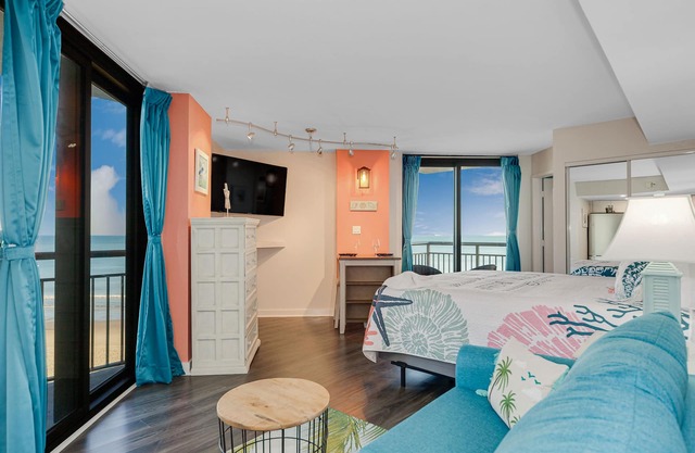 2 BALCONIES/DIRECT OCEANFRONT/PET FRIENDLY/CORNER UNIT/BEST VIEW/GREAT RESORT