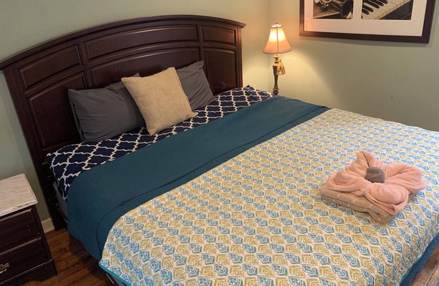 2 BATH Sleeps 10+ NEAR Downtown Airport Berry-Hill Vanderbilt Belmont Brentwood