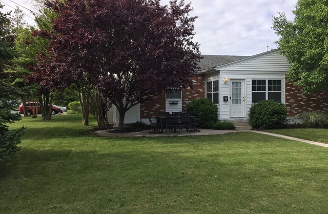 2 Bd 1 ba home close to Beach - now renting for 2025!
