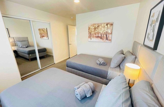 2 Bd, 2.5 Baths, Sleeps 5/A8