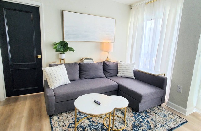 2 BD/2 BA minutes from Universal Studios & Epic Universe