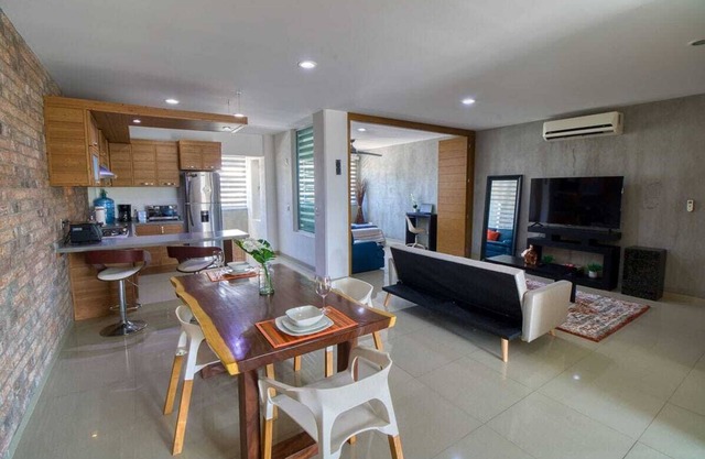 2 bd Loft in Versalles, Walk to the Beach! Pet Friendly!