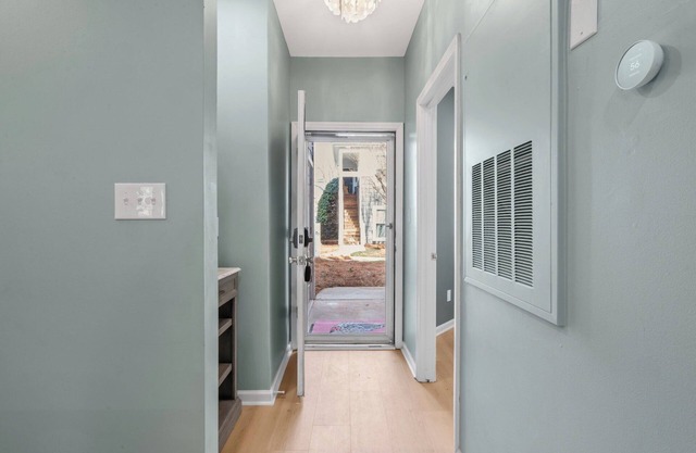 2-BDR 2- Bathroom Pet Friendly Newly Renovated Home Perfect for Extended Stays