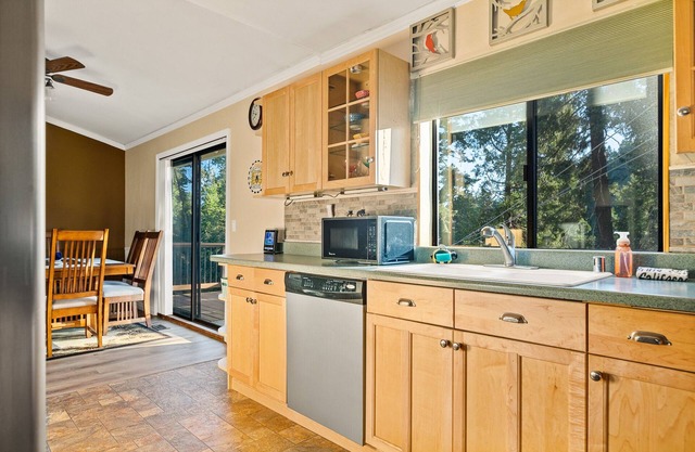 2 BDR Private and Secluded Villa in Lake Arrowhead – 10 Min from Village & Lake!