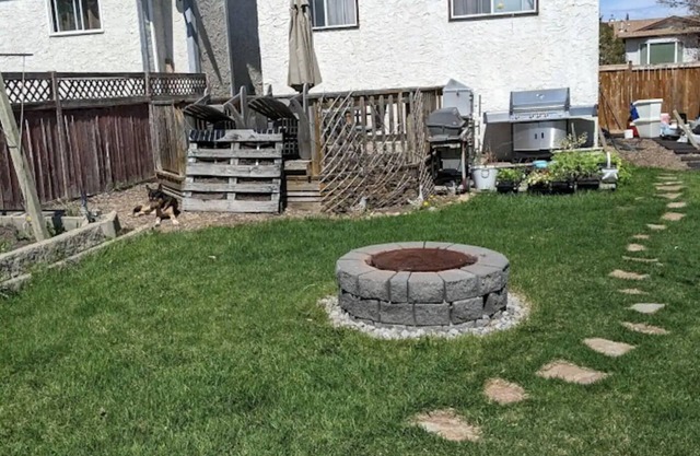 2 BDRM Home - 10 min to WEM with private backyard. Pet friendly. Laundry Access.