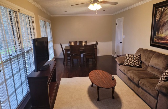 2. Beautiful lakeview home in Guntersville