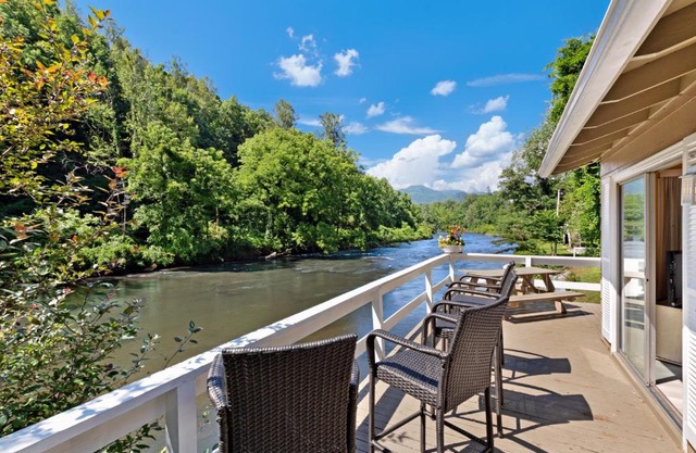 2 Bed 1 Bath Vacation home in Sylva