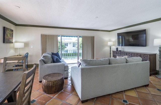 2 Bed, 2 Bath Downtown Lake Worth Villa by Golf Course and Intracoastal
