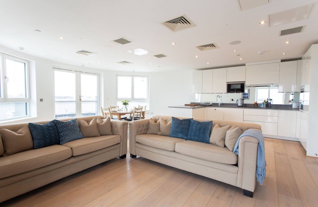 2 Bed/2 Bath Penthouse With Amazing Views