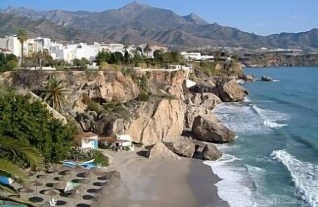 2 Bed, 2 Bathrooms Villa, South Facing Private Terrace With A/c and free Wifi