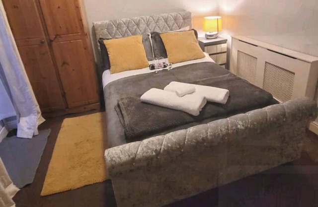 2-Bed Apartment, Sleeps 4,On-site parking