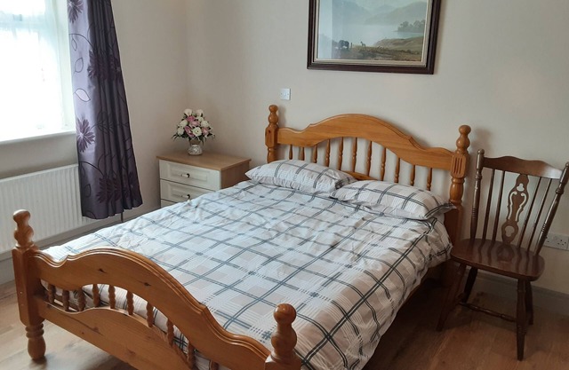 2 Bed Cottage - Sleeps 6 - Parking - Wifi