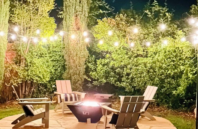 —> 2 Bed en-suites + Fire Pit Lounge! <—