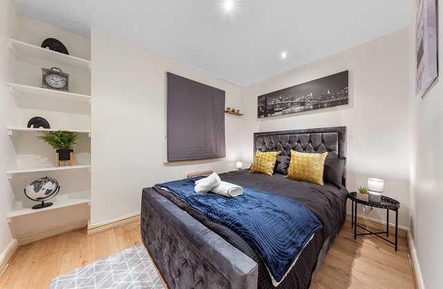 2 Bed Flat - Sleeps 6 - Pets - Parking - Wifi