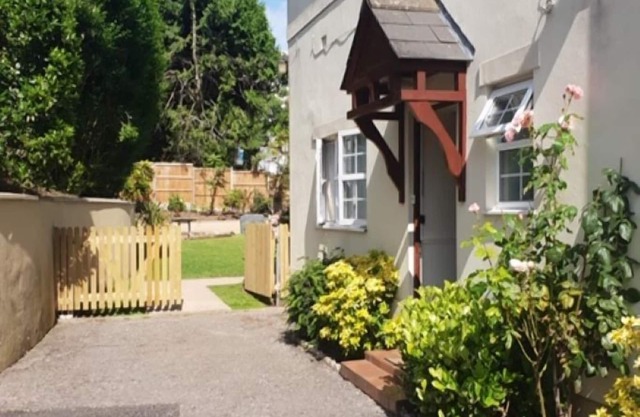 2 bed garden flat nr town/beaches,/parking/beach hut available