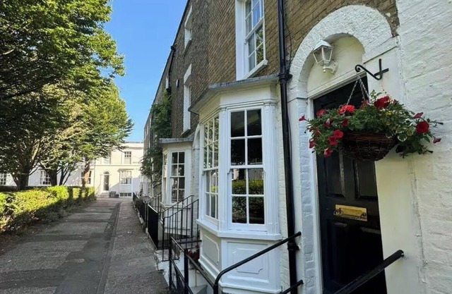 2 Bed Georgian Cottage, Ramsgate