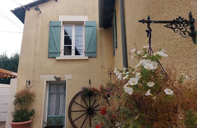 2 Bed House with Mountain View, Garden and Bbq