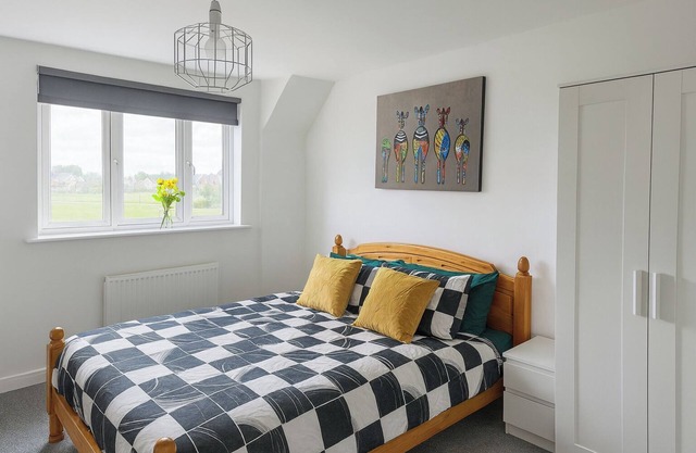 2 Bed-Sleeps 7-Free Parking-Balcony