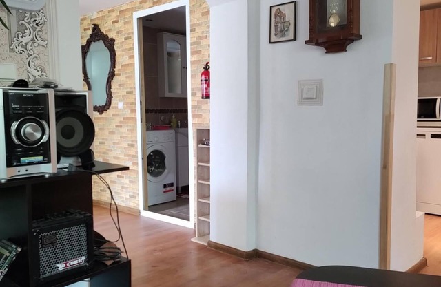 2 Bed Villa - Sleeps 7 - Private Garden - Parking