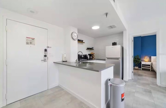 2 bedrm Condo w/4 beds near Universal and Disney