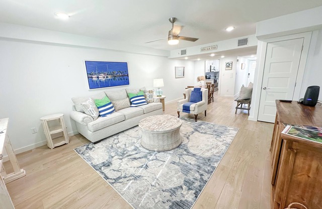 2 bedroom 1.5 bath townhome 1150 sqft