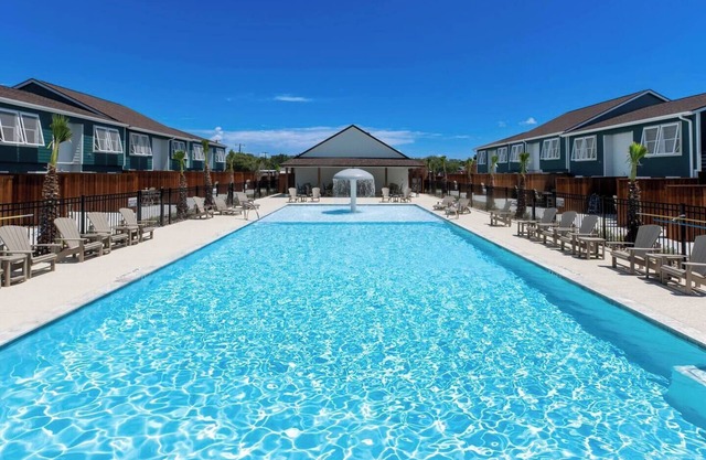 2 bedroom 1.5 bath townhome 1150 sqft