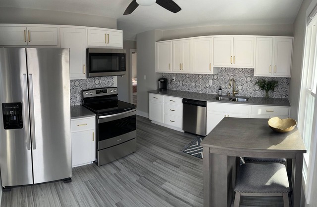 2 bedroom-1 bath, close to Wi State Fair & Downtown Milwaukee