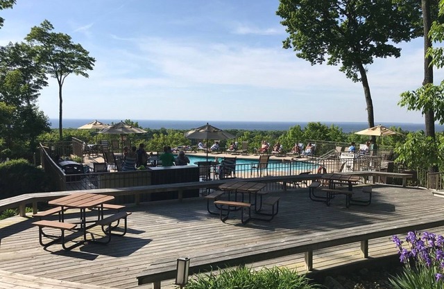 2 Bedroom, 1 Bath Home Away From Home - Overlooks the lake