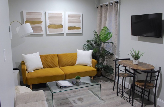 ★ 2 BEDROOM/1 BATH TRENDY Apt ★ Downtown Albany