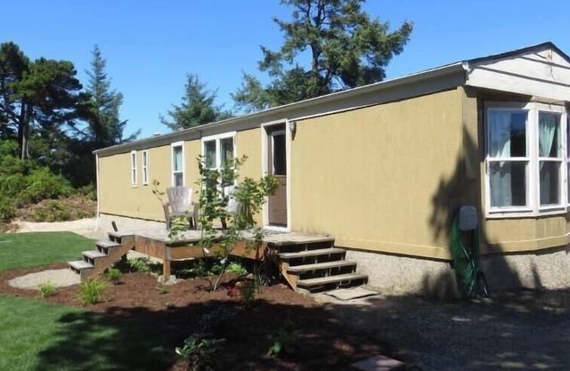 2 bedroom 1 bath walk to beach "Surf Scooter"