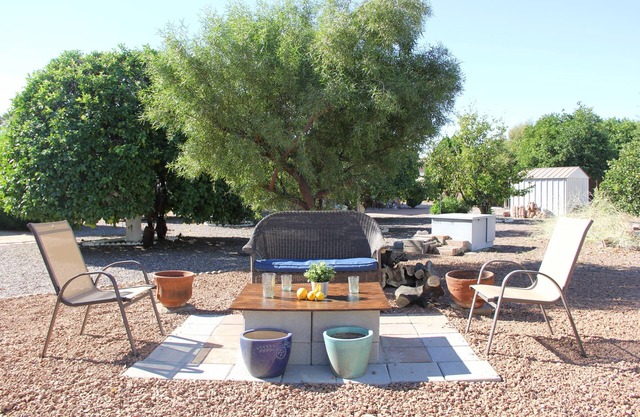 2 bedroom 2 bath Modern Farmhouse w/Backyard and Firepit