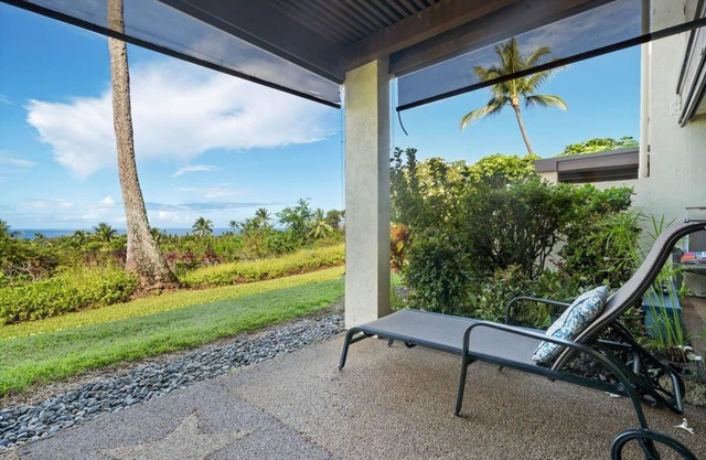 2 BEDROOM, 2 BATH ON THE GOLF COURSE WITH OCEAN VIEWS!